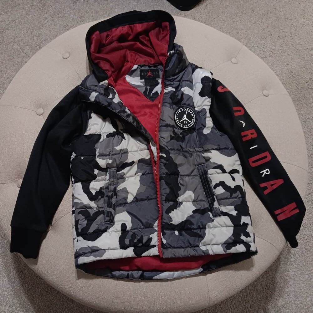 Boys Air Jordan Brand of Flight puffer layered vest jacket